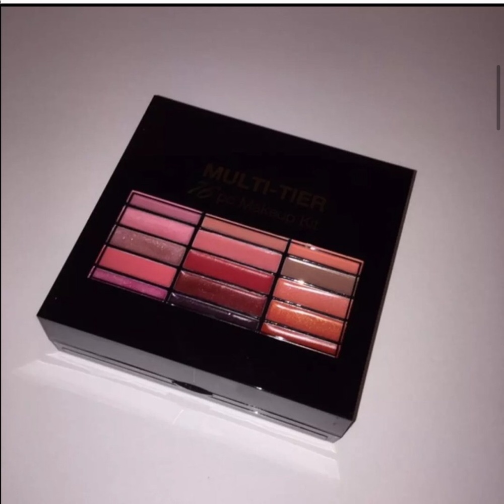 Multi-Tier Makeup Kit - Picture 3 of 4